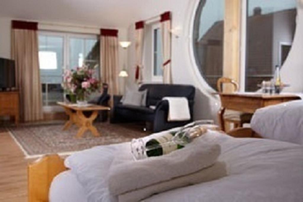 קוניגספלד אים שוורצוואלד Hotel Restaurant Cafe Rapp מראה חיצוני תמונה